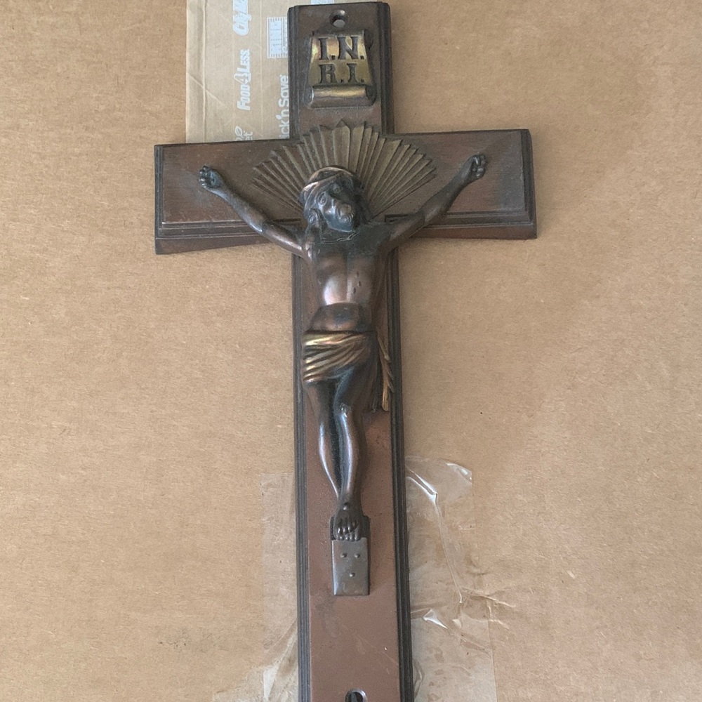 Metal crucifix